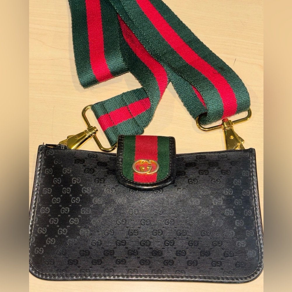 Vintage Black Gucci Wallet Pouch Bag